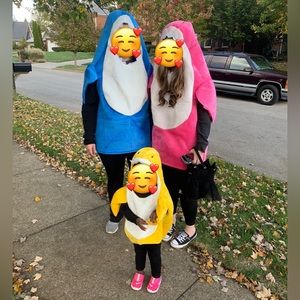 Baby shark, mommy shark, daddy shark family Halloween costumes